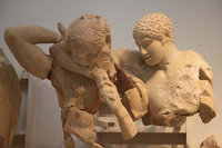 Битва кентавров с лапифами (Западный фронтон храма Зевса в Олимпии. I половина V в. до н. э. Олимпия, Музей)
